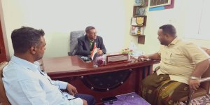 مدير عام مديرية تريم يزور مؤسسة بسمة لتنمية الطفل والمرأة